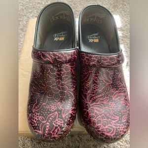 Danskos size 40